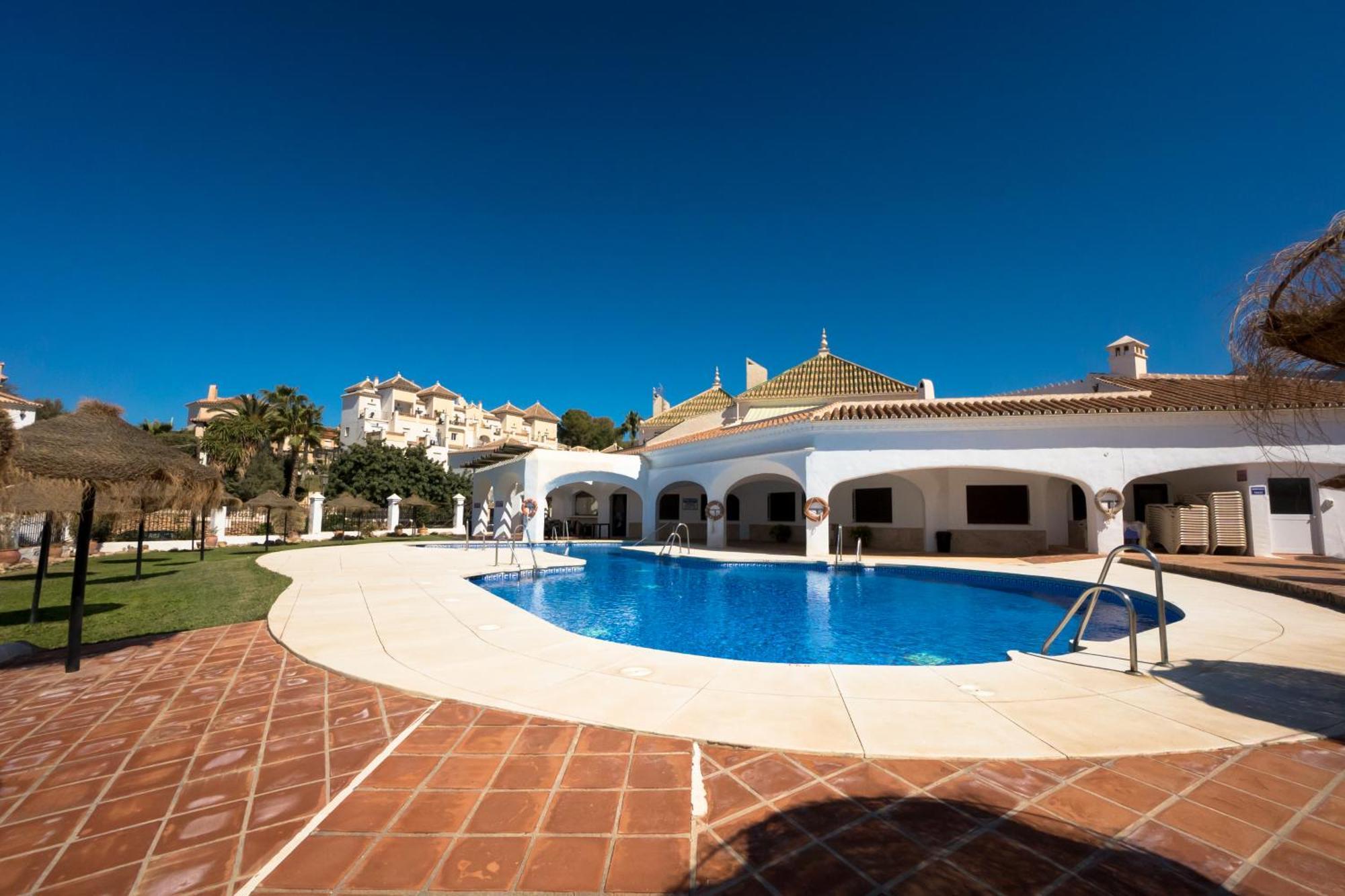 Capistrano Playa 512 Menyber Apartment Nerja Luaran gambar